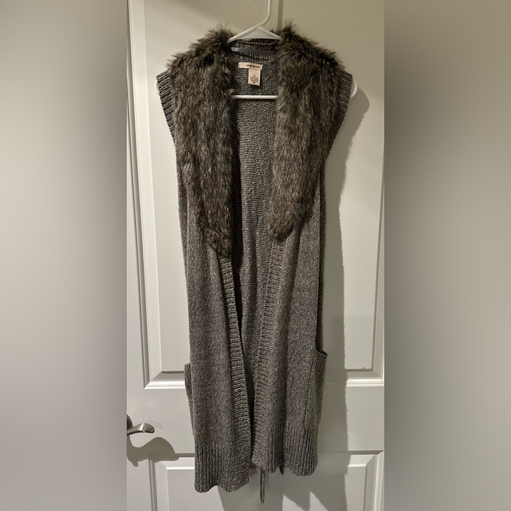 DKNY Faux Fur Collar Cardigan Knit Vest - Picture 3 of 6